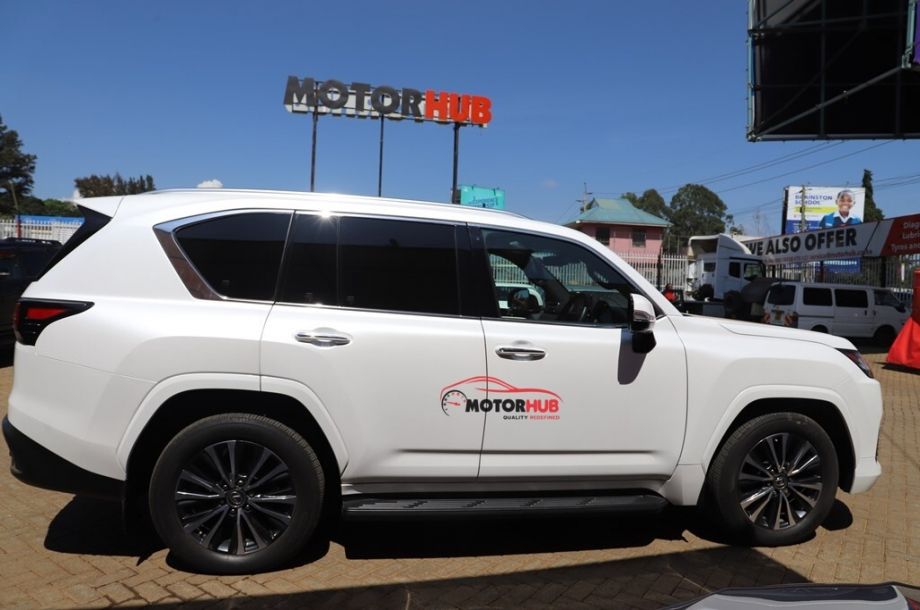 Lexus LX600