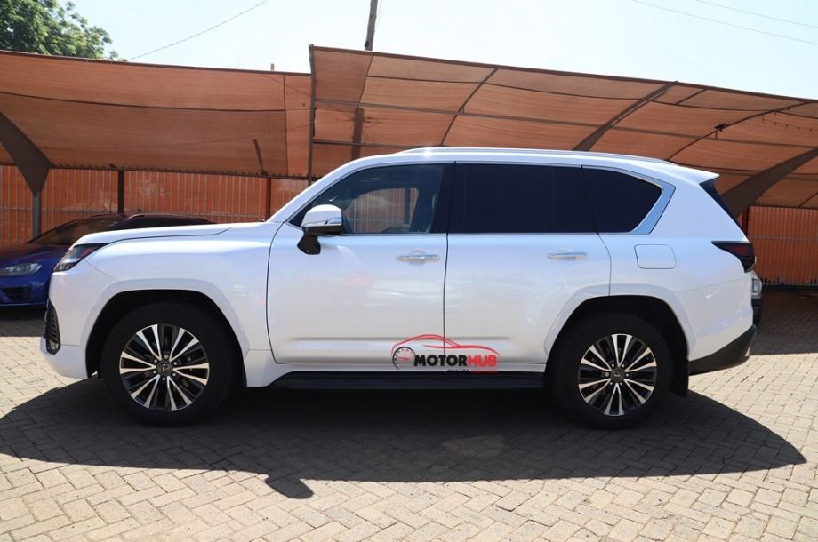 Lexus LX600